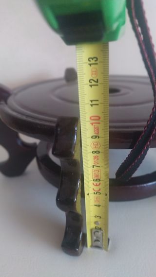 Soporte de madera con jarrón chino