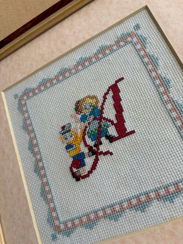 Cuadro con letra bordada