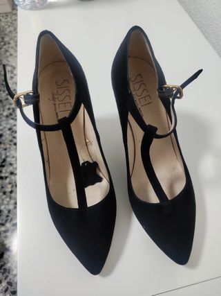 Zapatos de tacón de ante negros 