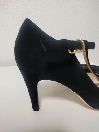 Zapatos de tacón de ante negros 