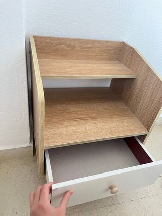 Mesilla de noche pequeña casi nueva