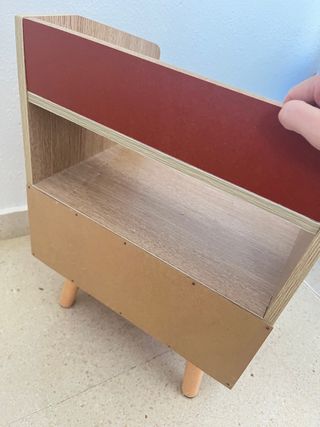 Mesilla de noche pequeña casi nueva