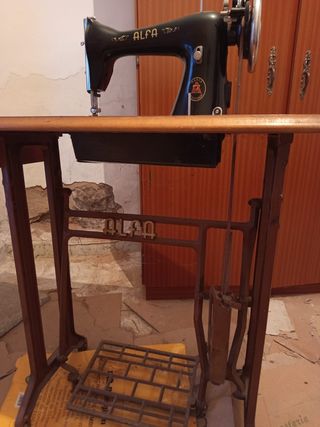 Máquina de coser Alfa
