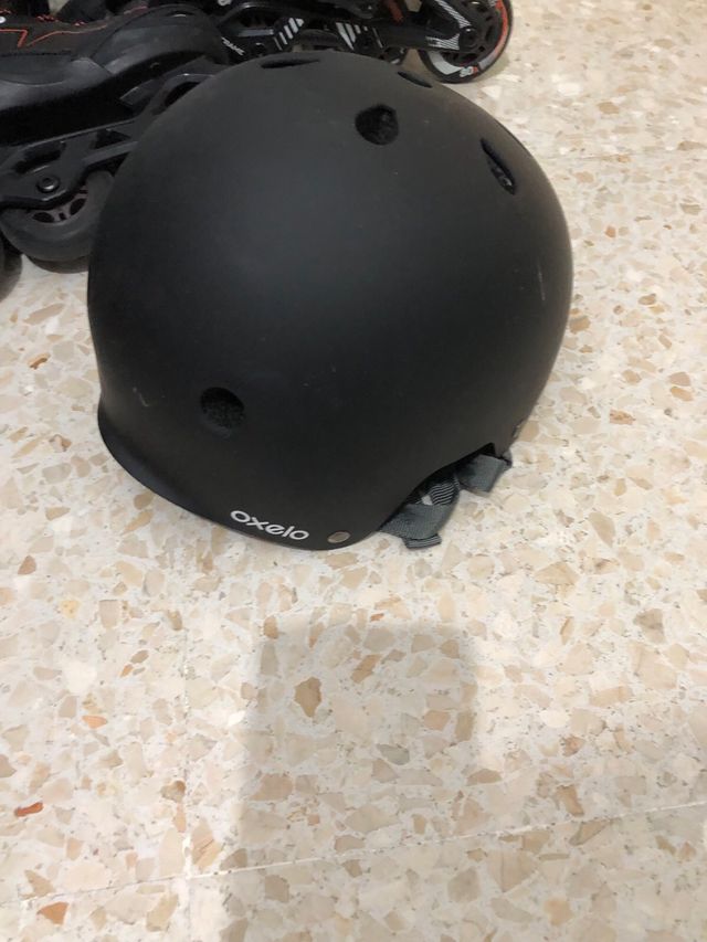 Patines en línea y casco