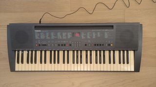 Teclado Yamaha PSR-200 y soporte plegable