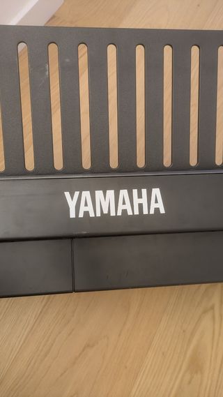 Teclado Yamaha PSR-200 y soporte plegable