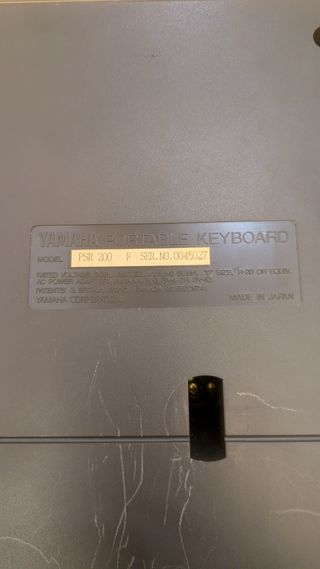 Teclado Yamaha PSR-200 y soporte plegable