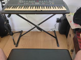 Teclado Yamaha PSR-200 y soporte plegable