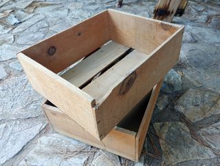 ANTIGUA CAJA FRANCESA DE LEVADURA DE MADERA.