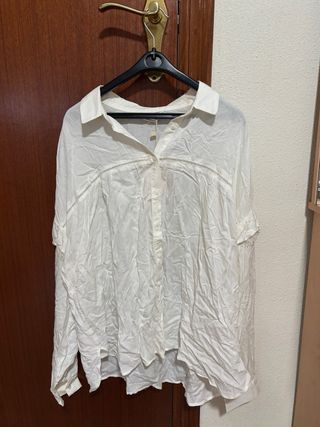 Blusa blanca de Stradivarius
