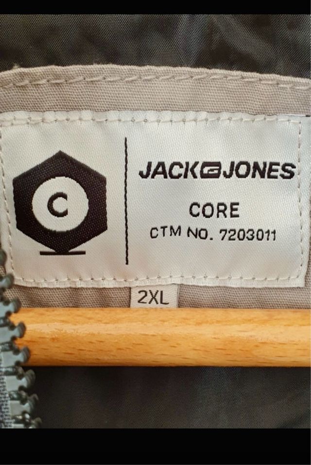 Cazadora hombre Jack and Jones. Talla XXL.