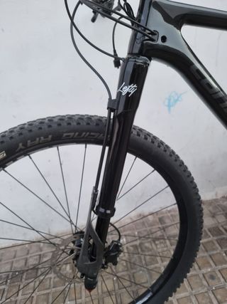 Bicicleta montaña.Cannondale fsi 4 carbono