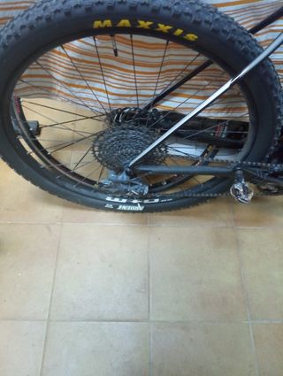 Bicicleta montaña.Cannondale fsi 4 carbono