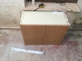 Mueble metálico de pared