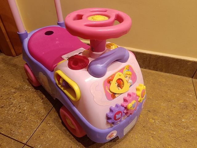 Correpasillos musical princesas