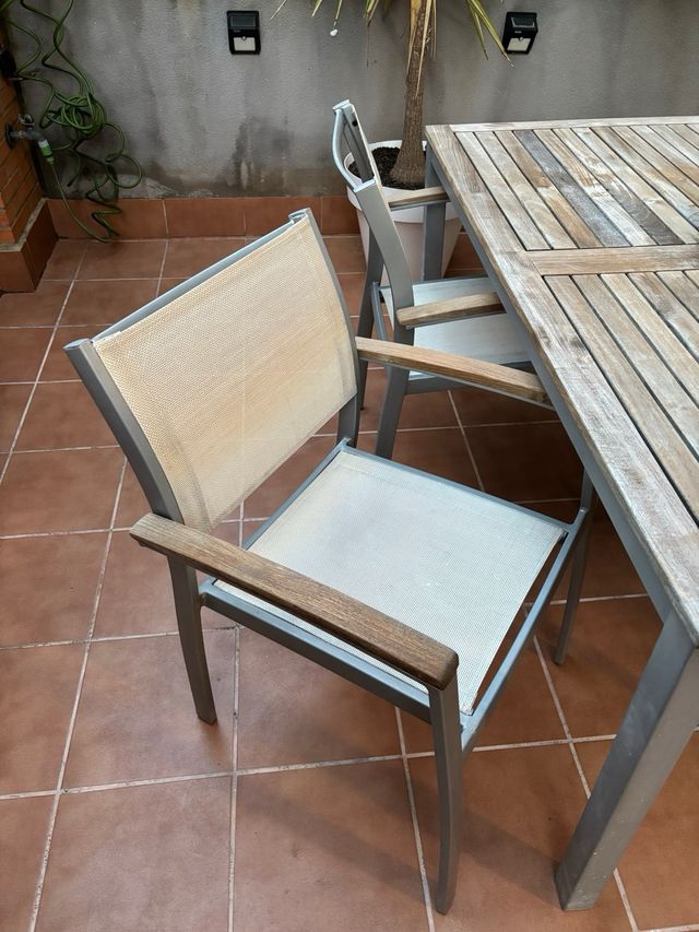 Mesa y sillas terraza
