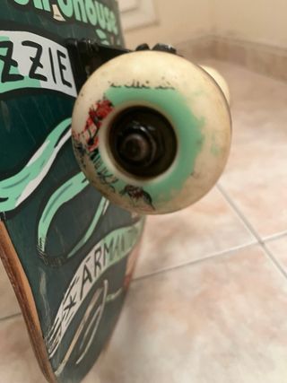 Skate marca birdhouse Precio no negociable.