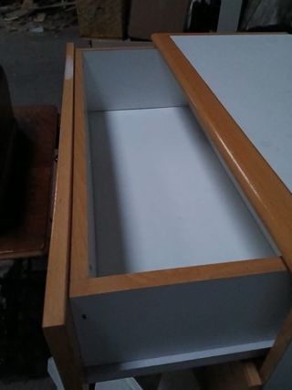 Cajonera marron y blanca