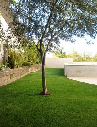 Césped artificial y servicios de jardinería