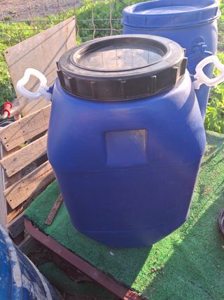 Barriles bidones depósitos