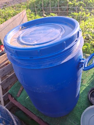 Barriles bidones depósitos