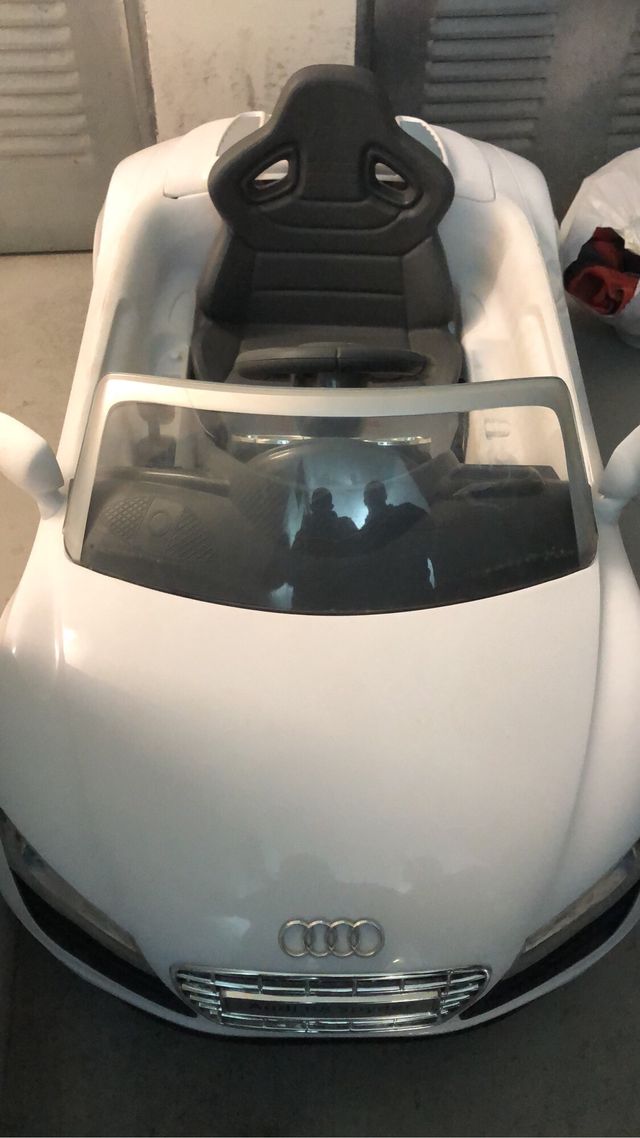 Se vende audi R8 bateria.