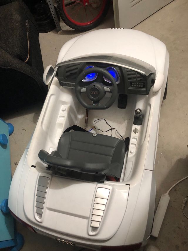 Se vende audi R8 bateria.