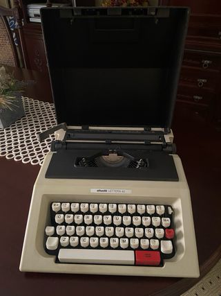 Maquina de escribir antigua