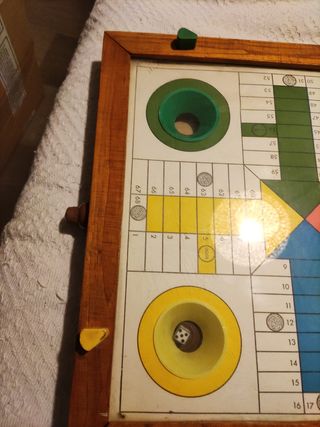 Antiguo tablero parchís.Con los dados de