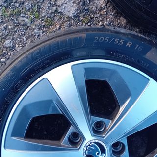 Llantas 16" y neumáticos nuevos