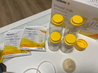 Sacaleches y kit para guardar leche