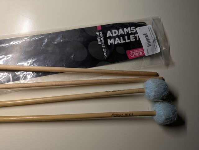 Cada par de baquetas 15 eur. Las rojas sin usar.