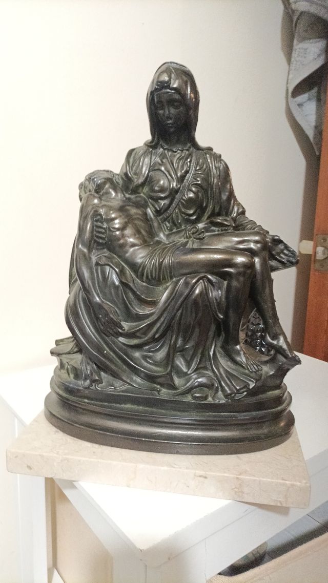 Figura la piedad de Miguel Ángel