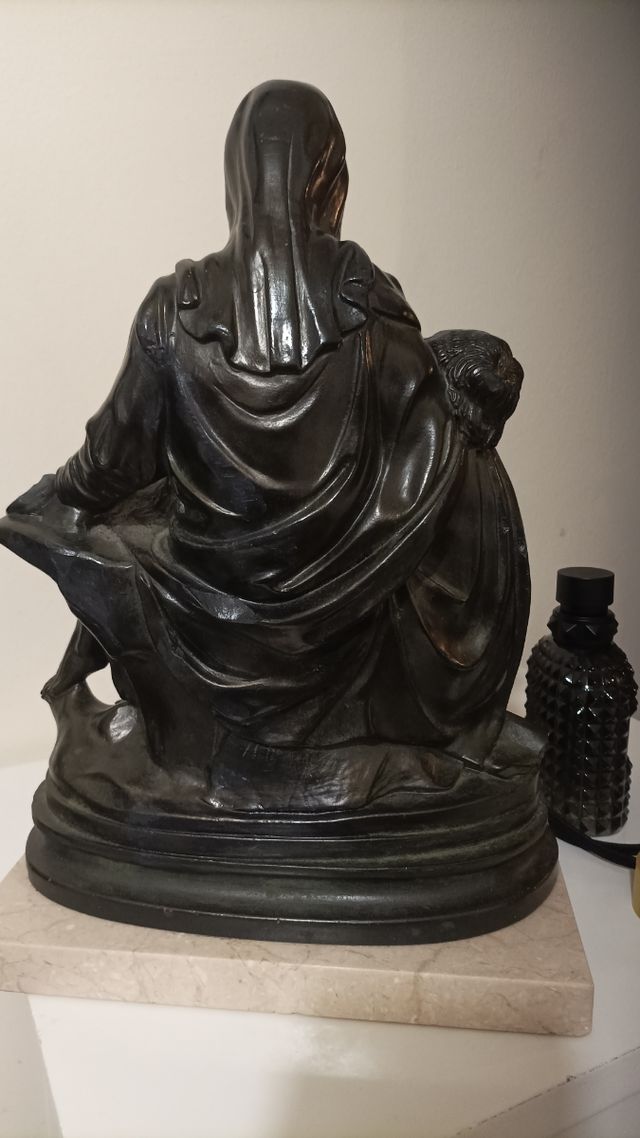 Figura la piedad de Miguel Ángel
