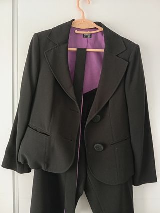 Traje negro de mujer