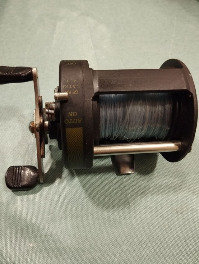 Carrete pesca OKUMA