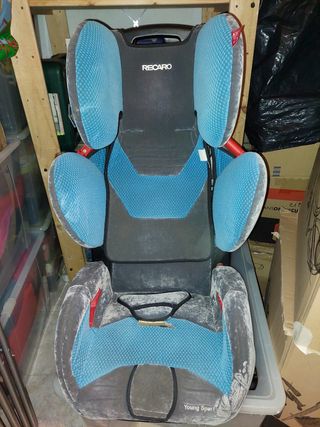 Silla de niño para coche, marca Recaro.
