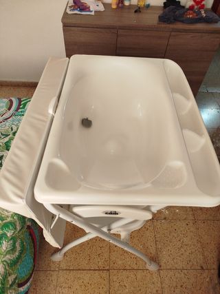 Bañera/Cambiador plegable Prácticamente Nueva