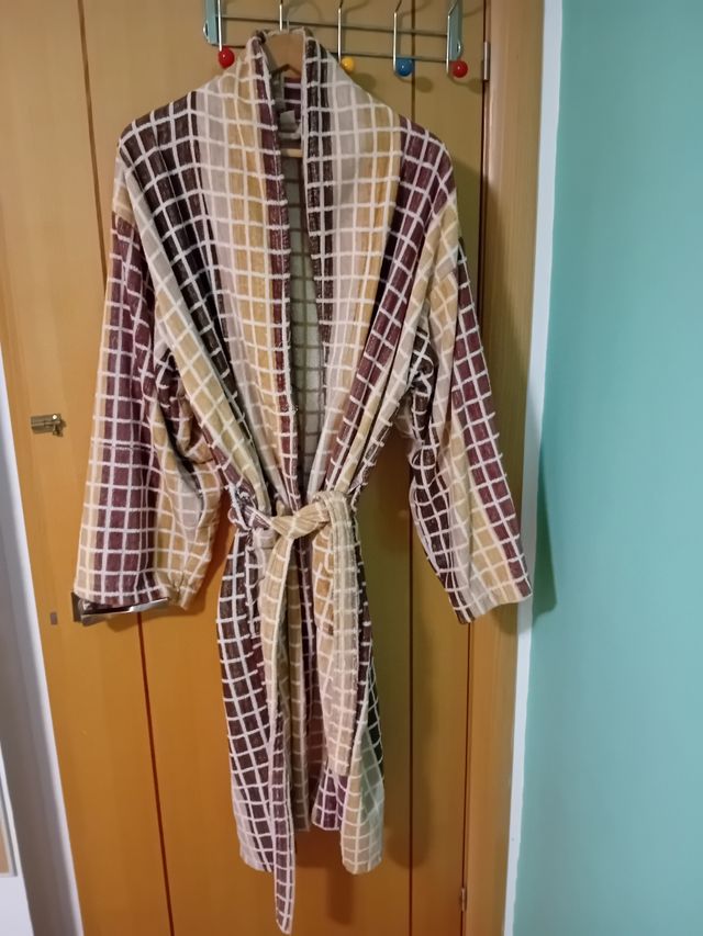 Albornoz en tonos marrones para hombre