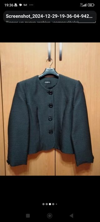 Traje chaqueta y falda