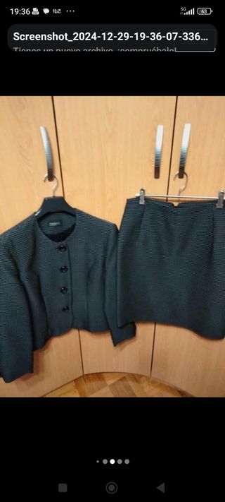Traje chaqueta y falda