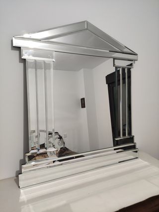 Espejo antiguo de corte clásico