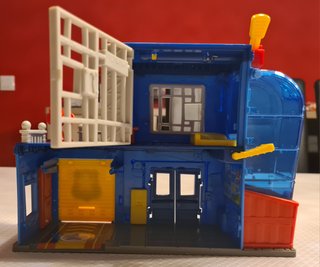 Comisaría + Laboratorio SuperZings