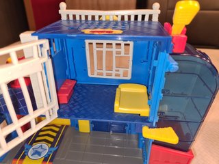Comisaría + Laboratorio SuperZings