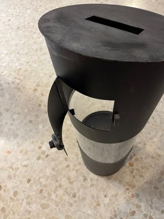 Recipiente de metal y metacrilato tipo buzón