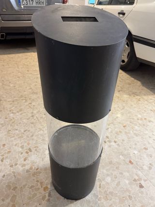 Recipiente de metal y metacrilato tipo buzón