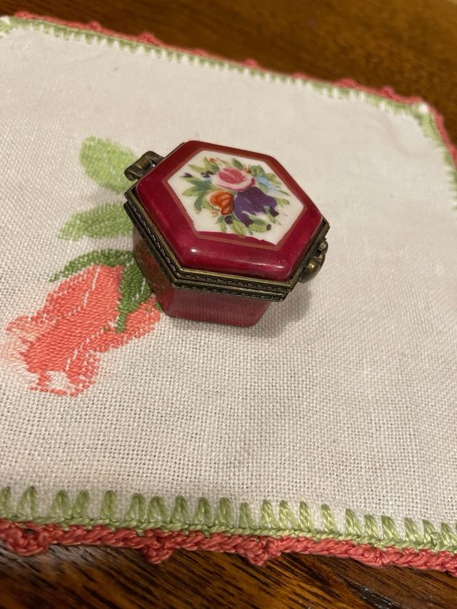 2  Scatoline in porcellana da collezione