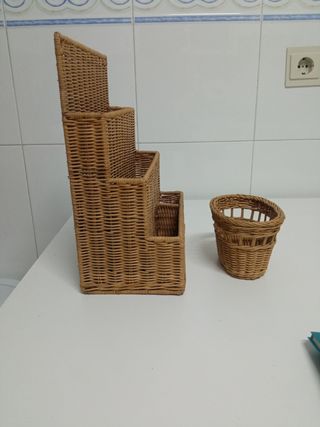 Portadocumentos y portalapices.