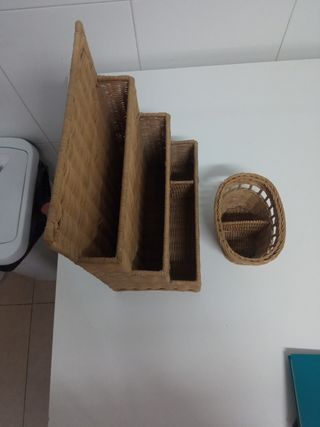 Portadocumentos y portalapices.