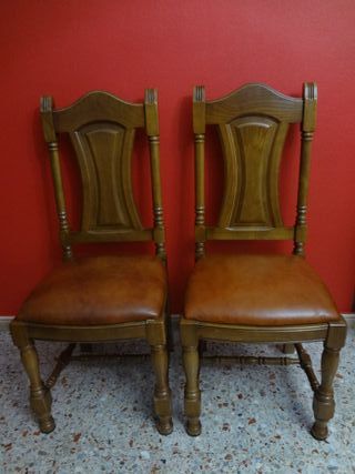 JUEGO DE 2 SILLAS MACIZAS DE CASTAÑO, DE SALÓN.